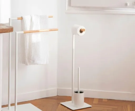 Suporte de Papel Higiénico e Piaçaba em Metal com Toque de Madeira – Andrea House