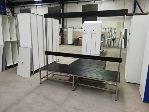 Banco Corrido Fenólico Duplo 1000x645x1800 mm com Cabide - Como